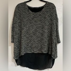 The Limited cross back tulip blouse Women’s Size Medium, flowy 3/4 sleeve